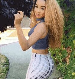 girl twerk gif